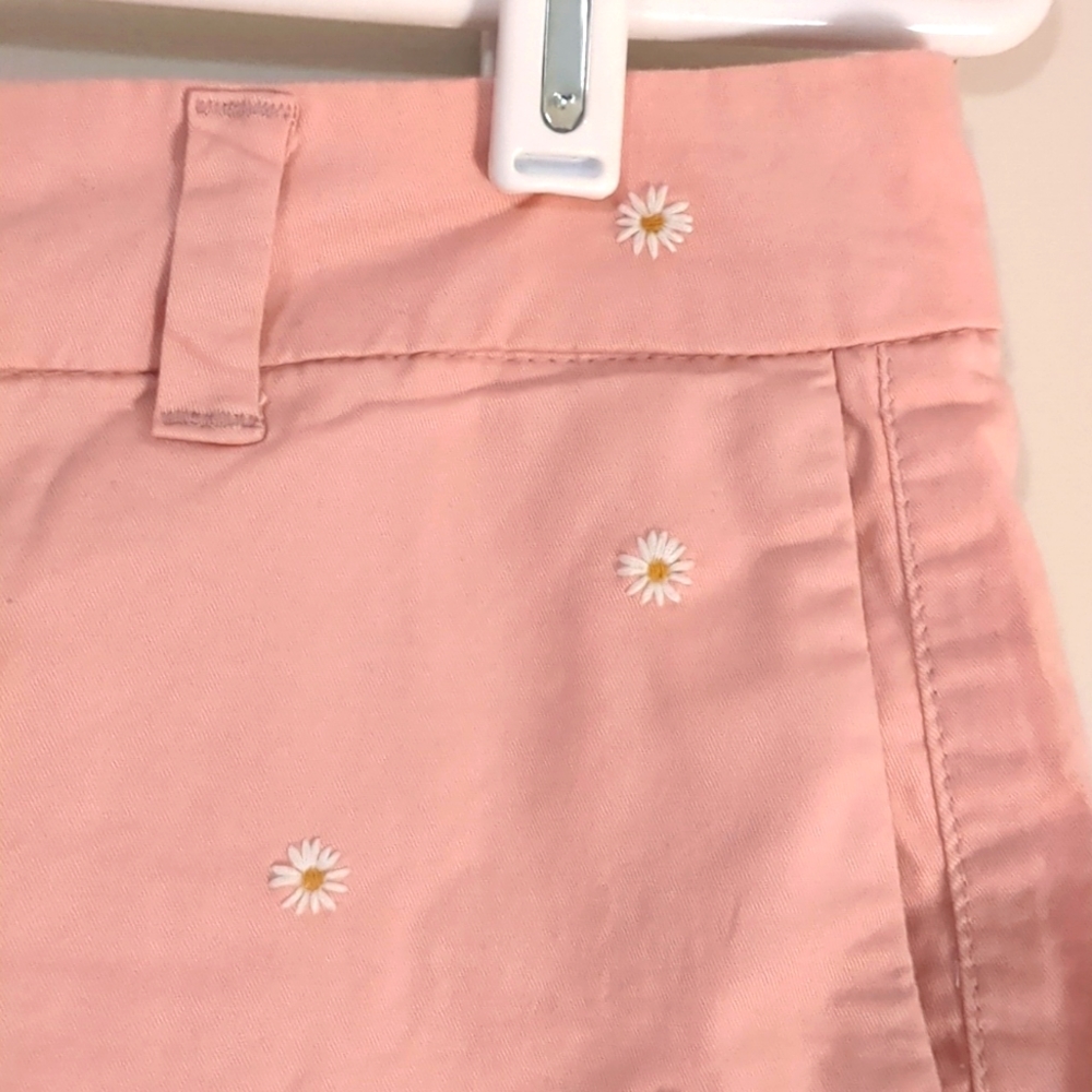 Pink Daisy Patterned Shorts - Picture 3 of 4